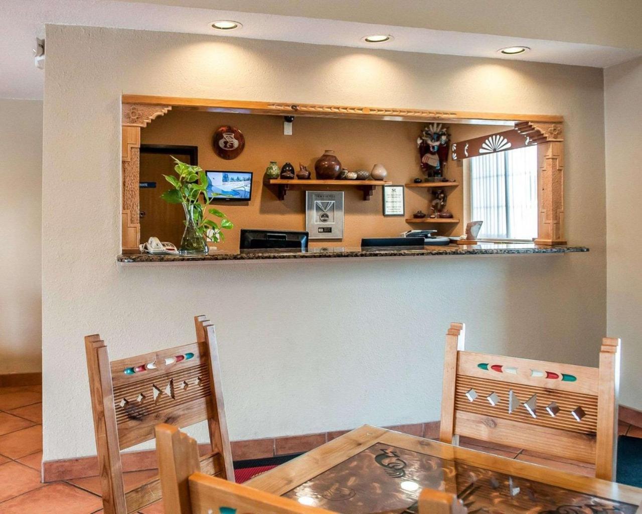 Econo Lodge Inn & Suites Santa Fe Exteriör bild