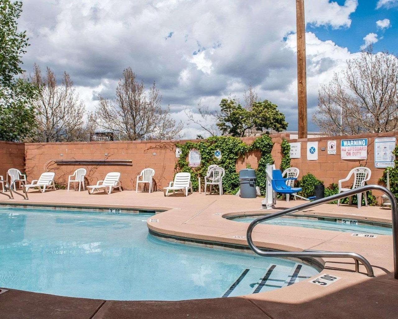 Econo Lodge Inn & Suites Santa Fe Exteriör bild