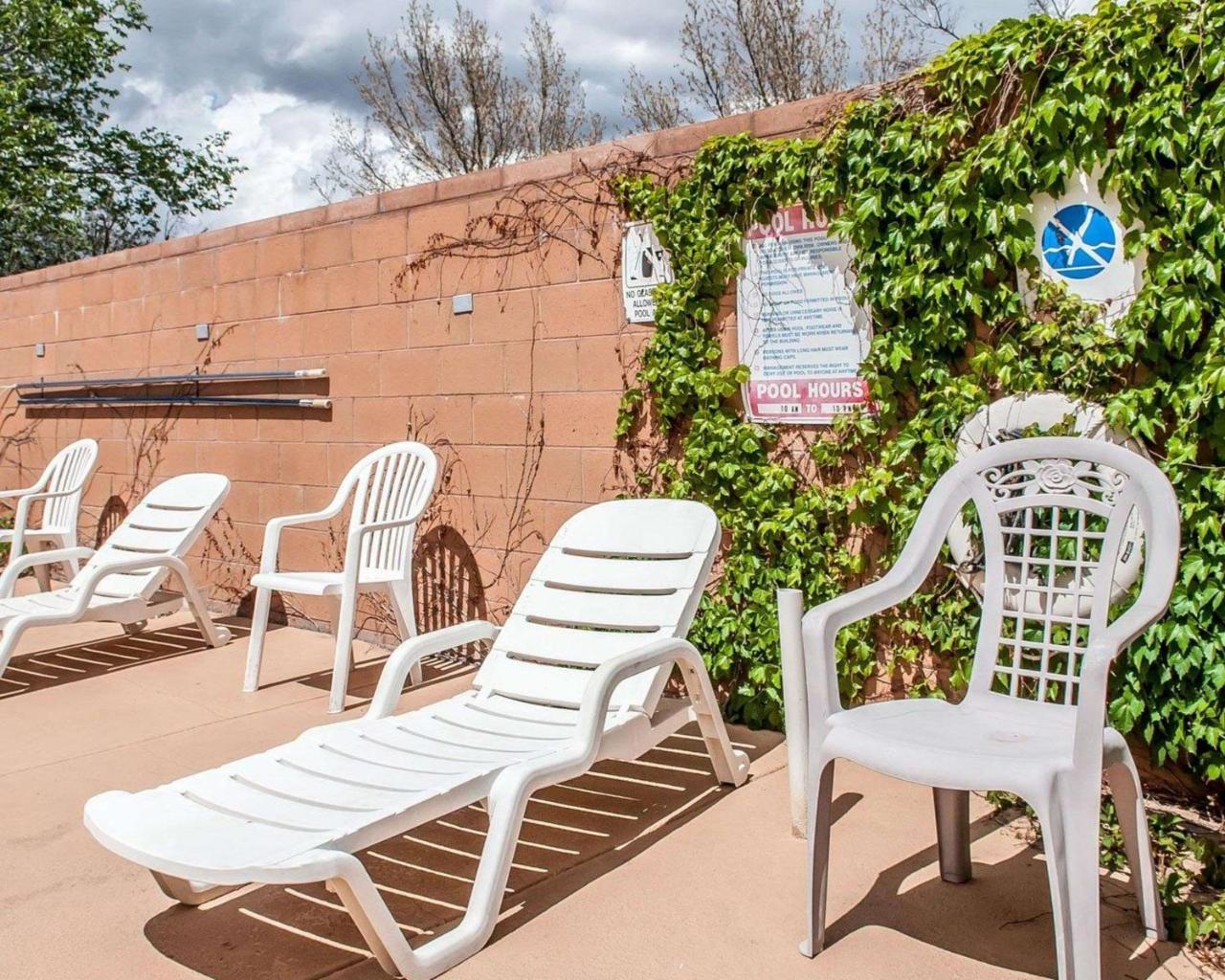 Econo Lodge Inn & Suites Santa Fe Exteriör bild